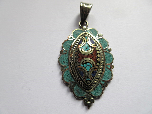 Pendentif en turquoise et corail - modle 11